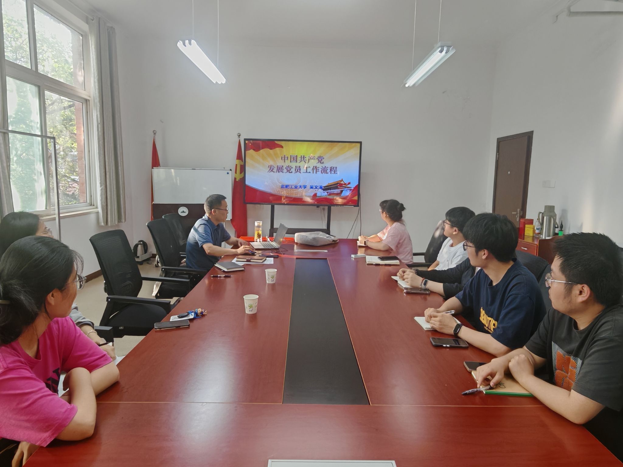 太阳集团网tyc9728召开支部书记座谈会