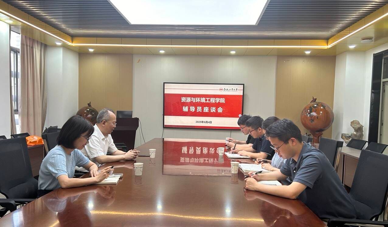 太阳集团网tyc9728召开辅导员工作座谈会