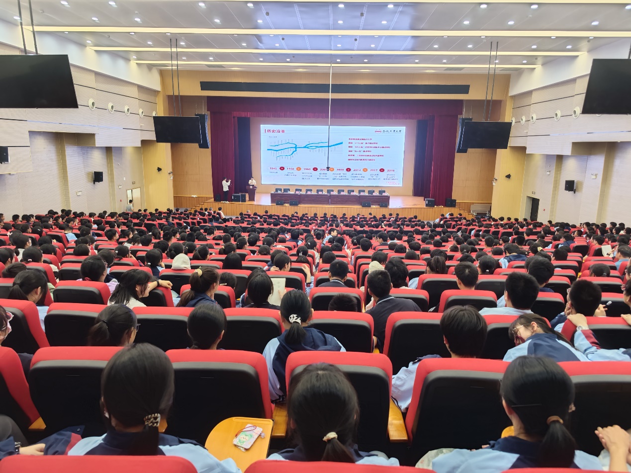 太阳集团网tyc9728在铜陵中学签约挂牌9728太阳集团 优质生源基地