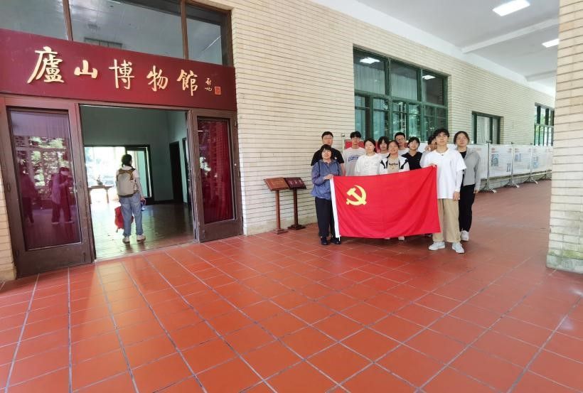 太阳集团网tyc9728教师党支部组织开展庐山红色实践活动