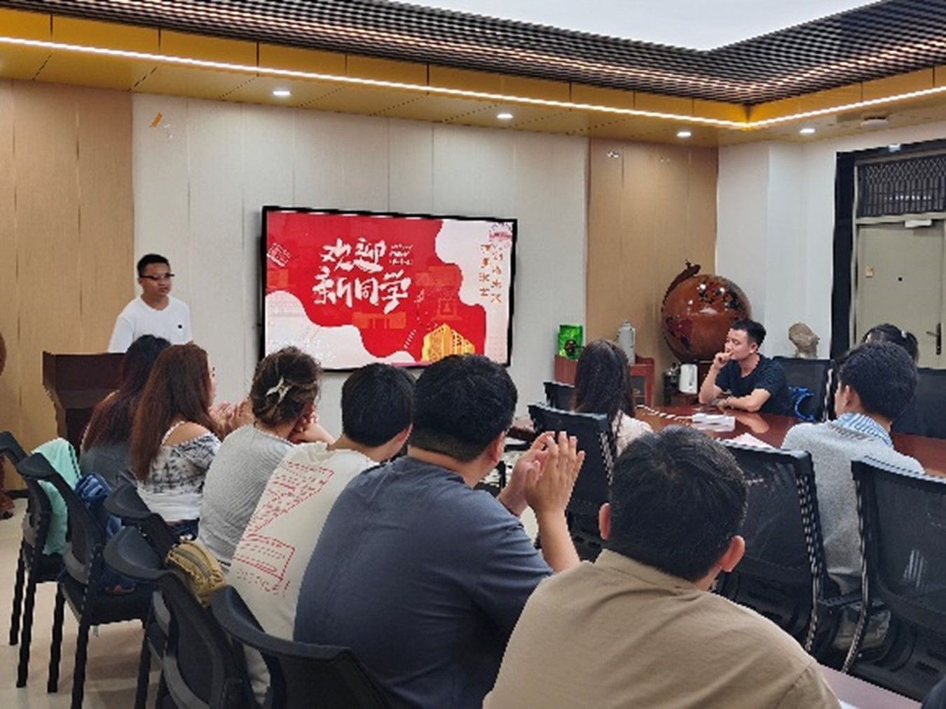 太阳集团网tyc97282025级研究生新生主题班会顺利举行