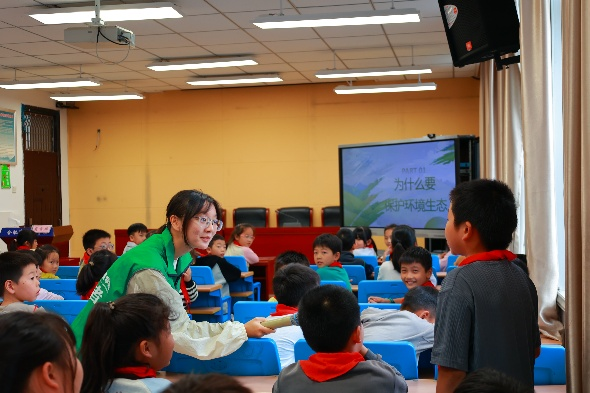 科普润童心 地学启新思——资环学院志愿者赴东岗社区开展地球科学科普活动