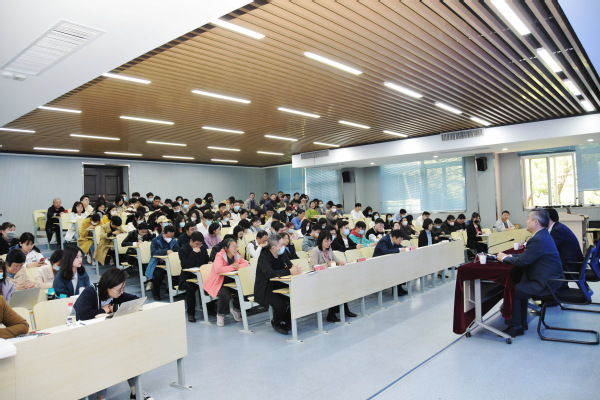 太阳集团网tyc9728举办主题教育专题读书会